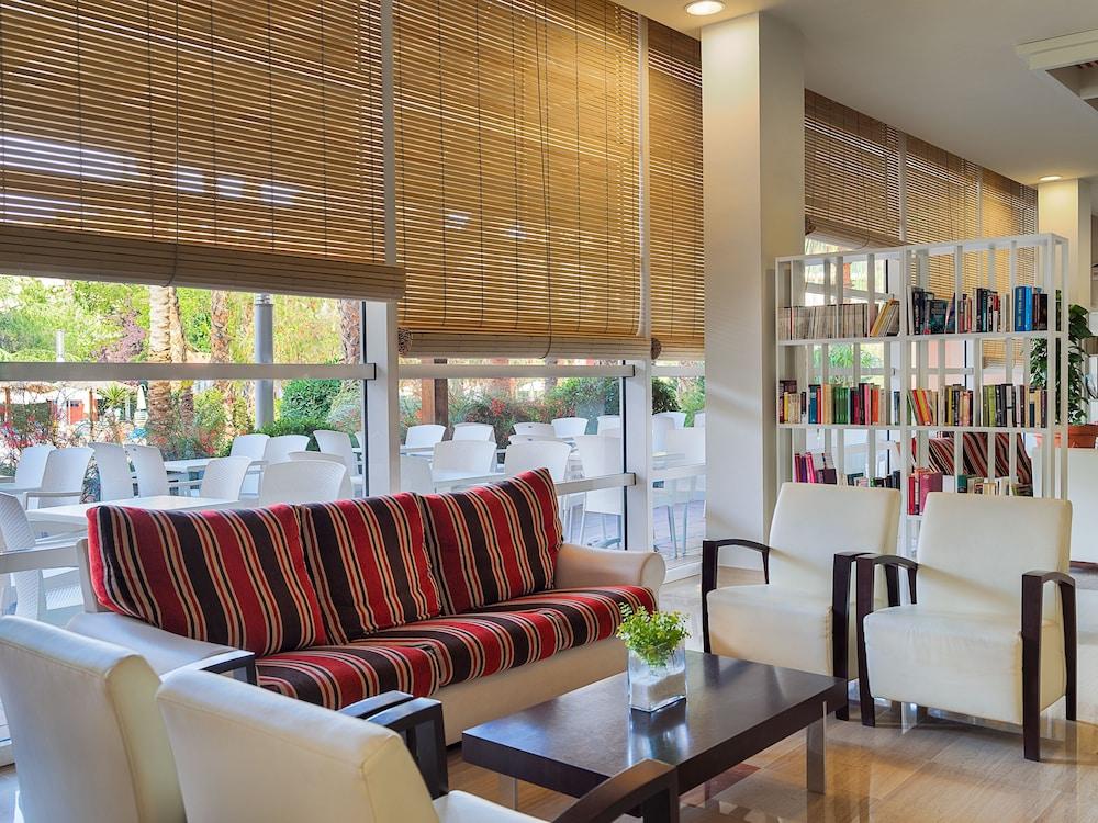 H10 Salauris Palace Hotel 4*